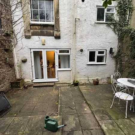 Delightful Garden Flat Clifton Bs8 *